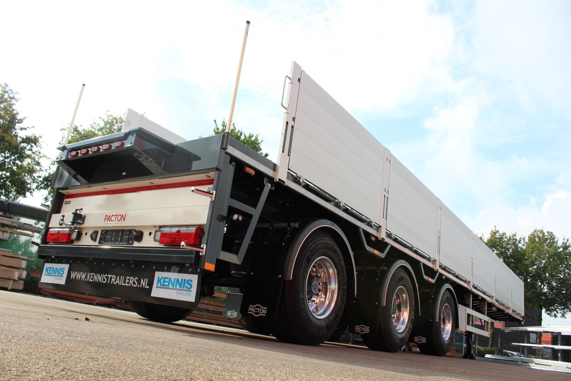 KENNIS-KRAANOPLEGGER OP PACTON- RAI STAND | Pacton Trailers B.V.